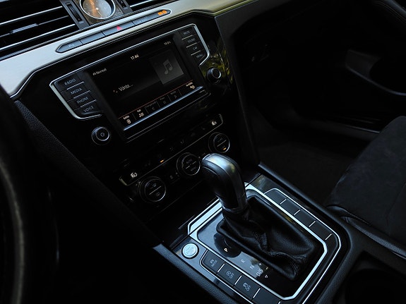 Volkswagen Passat 14 of 24