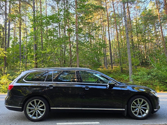 Volkswagen Passat 4 of 24