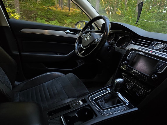 Volkswagen Passat 13 of 24