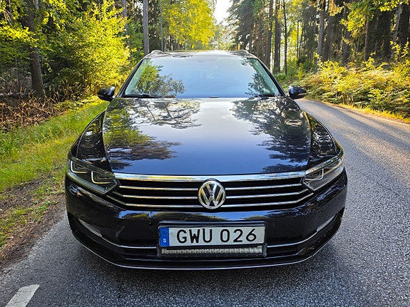 Volkswagen Passat 2 of 24