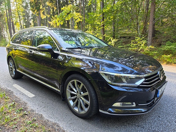 Volkswagen Passat 3 of 24