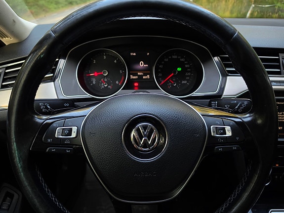 Volkswagen Passat 15 of 24