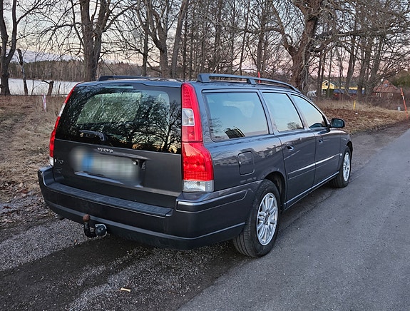 Volvo V70 4 of 5
