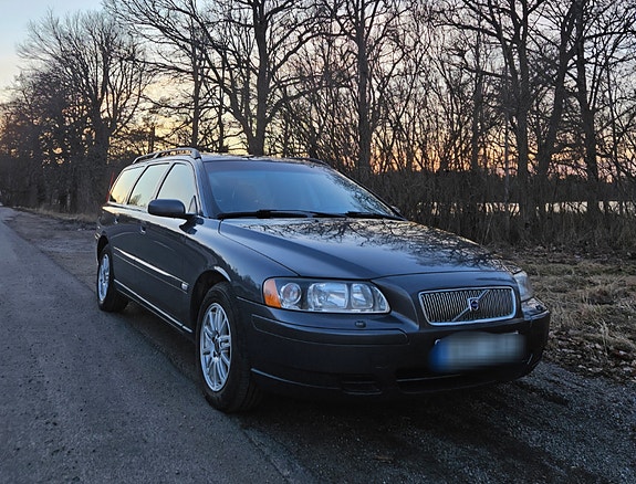 Volvo V70 2 of 5