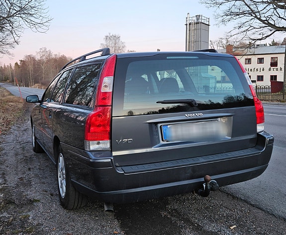 Volvo V70 3 of 5