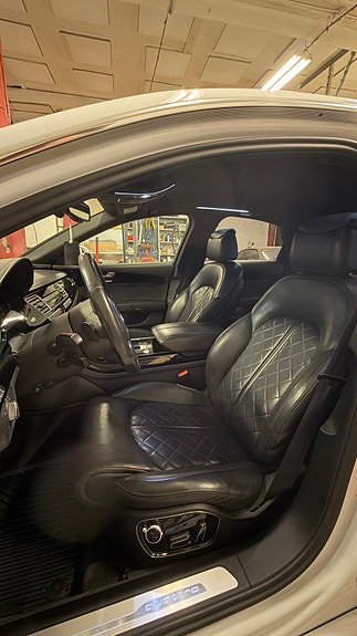 Audi A8 7 of 10