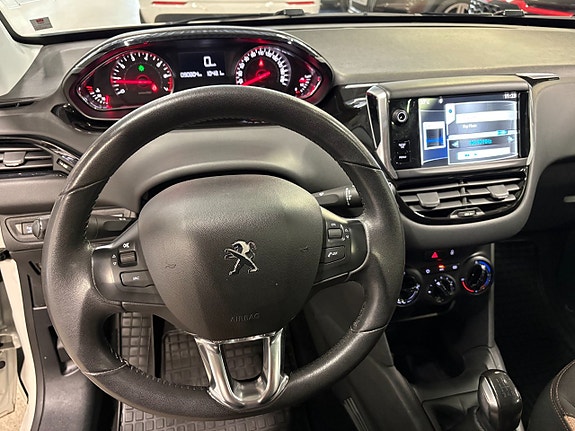 Peugeot 208 7 of 9