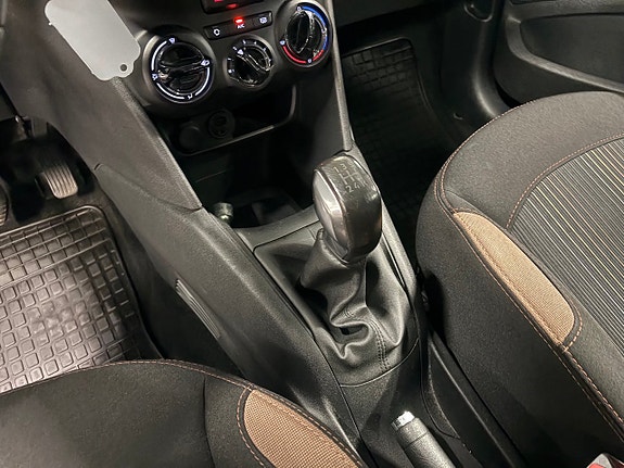 Peugeot 208 8 of 9