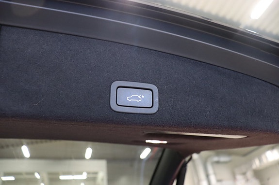 Volvo XC60 12 of 28