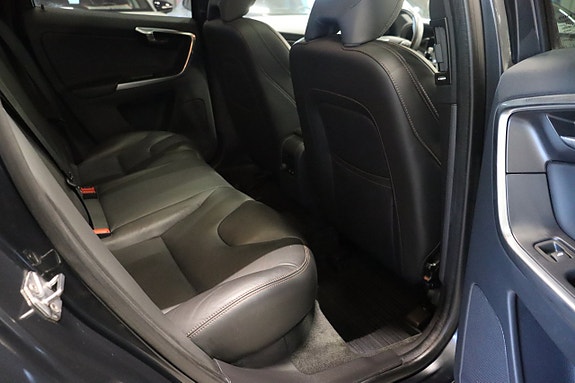 Volvo XC60 13 of 28