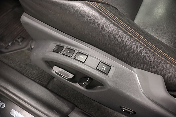 Volvo XC60 8 of 28