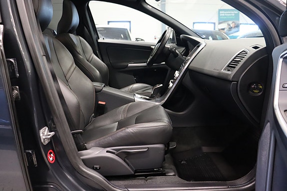 Volvo XC60 15 of 28