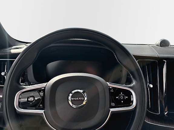 Volvo XC60 12 of 16