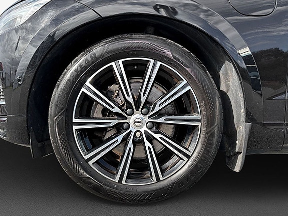 Volvo XC60 10 of 16