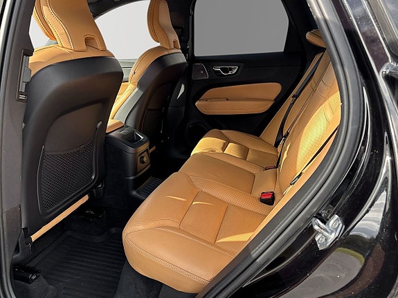 Volvo XC60 7 of 16