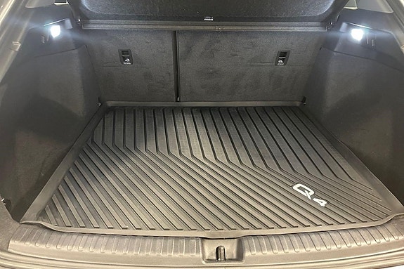Audi Q4 e-tron 9 of 15