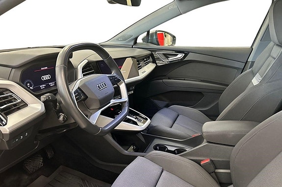 Audi Q4 e-tron 10 of 15