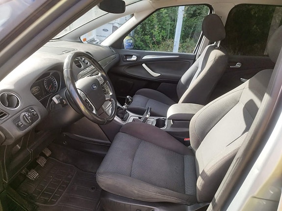 Ford S-MAX 3 of 3