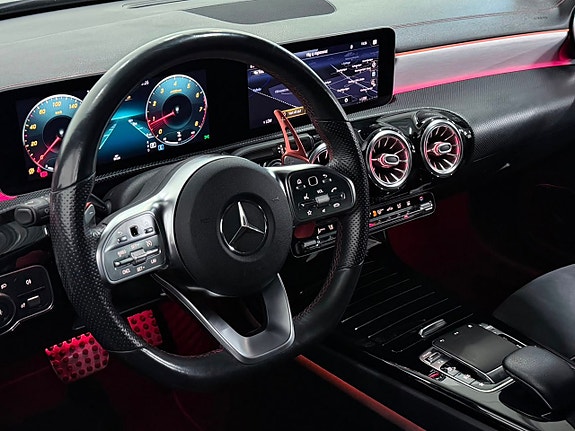 Mercedes-Benz CLA200 2 of 28