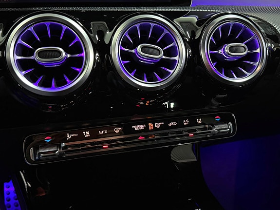 Mercedes-Benz CLA200 25 of 28