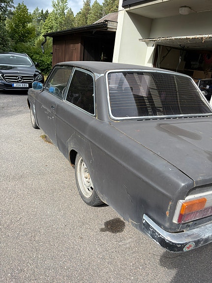 Volvo 142 2 of 10