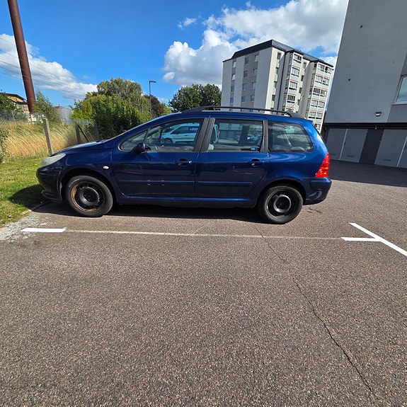Peugeot 307 2 of 8