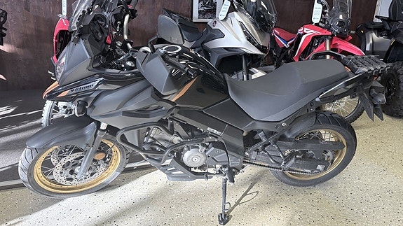 Suzuki DL650X V-Strom 2 of 4