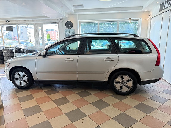 Volvo V50 4 of 24