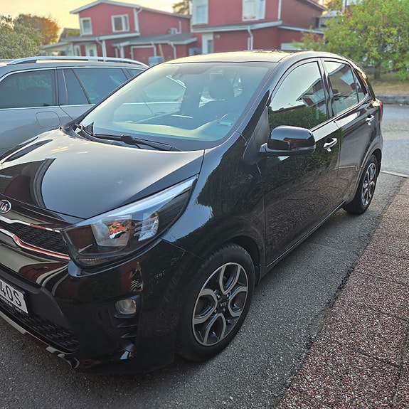 Kia Picanto 3 of 12