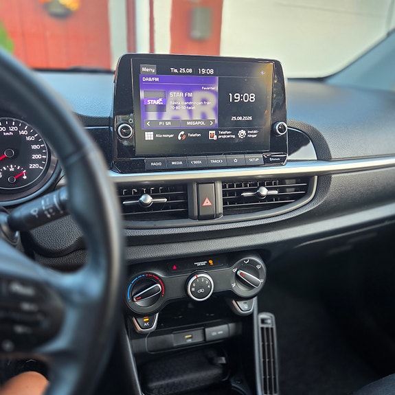 Kia Picanto 8 of 12