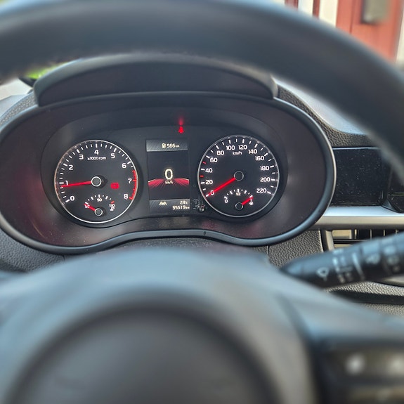 Kia Picanto 9 of 12