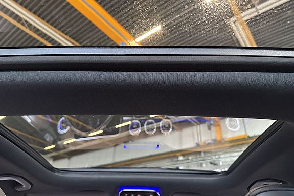 Mercedes-Benz C300 e 26 of 30