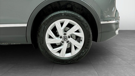 Volkswagen Tiguan 6 of 15