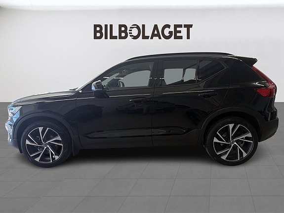 Volvo XC40 2 of 9