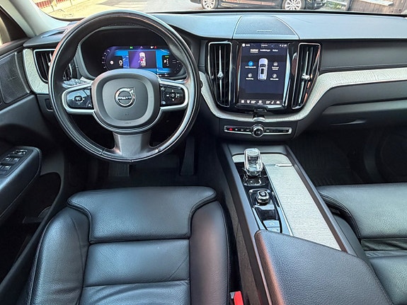 Volvo XC60 11 of 21