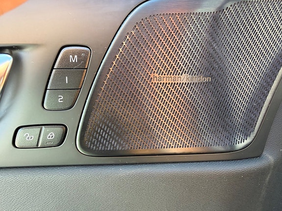 Volvo XC60 13 of 21