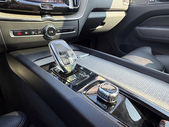 Volvo XC60 14 of 21