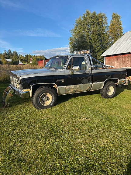 Chevrolet C1500 2 of 7