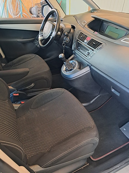 Citroen C4 Picasso 5 of 6
