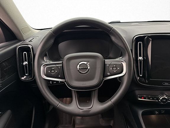 Volvo XC40 15 of 30