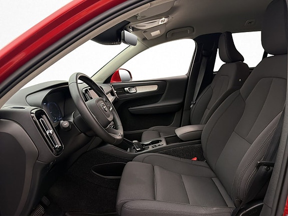 Volvo XC40 12 of 30