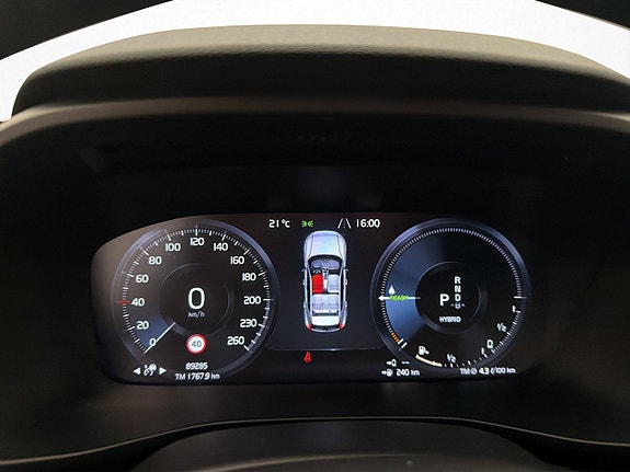 Volvo XC40 17 of 30