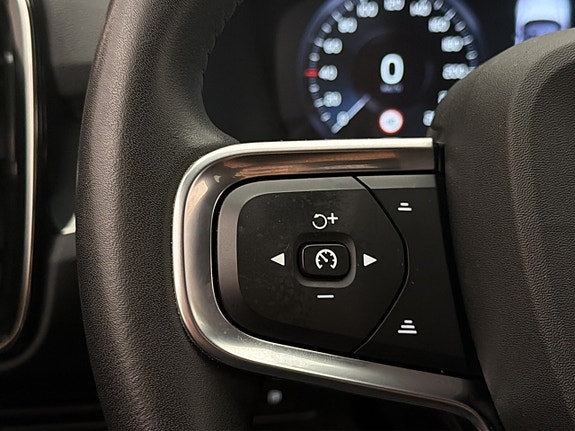 Volvo XC40 16 of 30