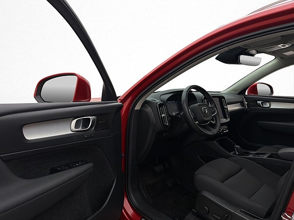 Volvo XC40 11 of 30