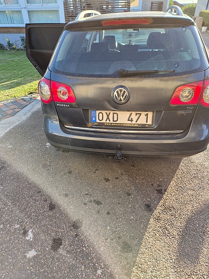 Volkswagen Passat 2 of 7