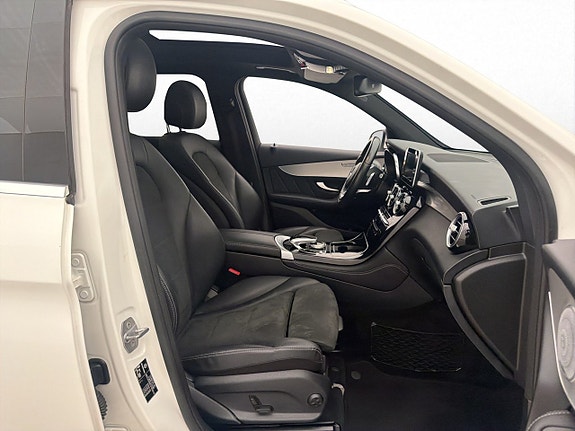 Mercedes-Benz GLC220 d 28 of 30