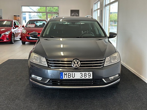 Volkswagen Passat 2 of 22