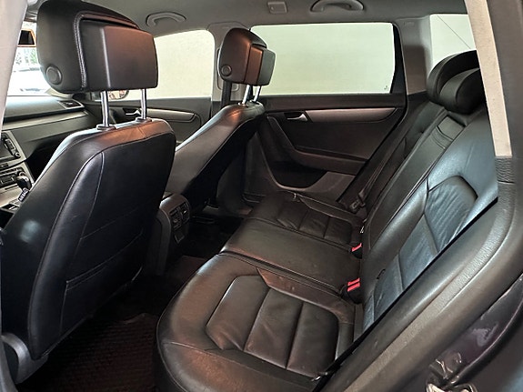 Volkswagen Passat 17 of 22