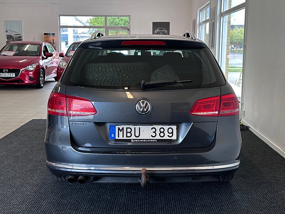 Volkswagen Passat 3 of 22