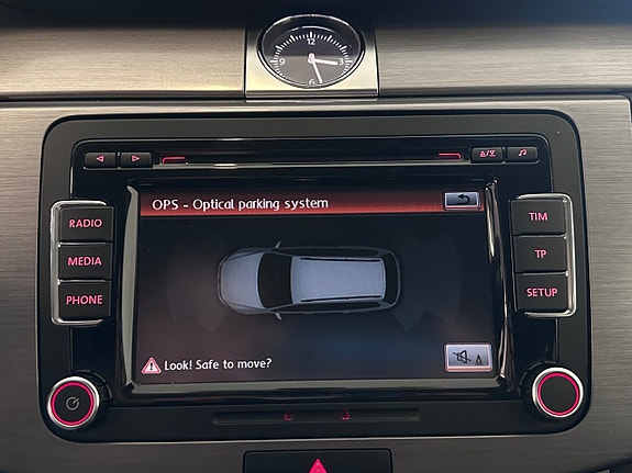 Volkswagen Passat 14 of 22